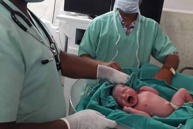 బయట భయంకరంగా ఫణి తుఫాన్, లోన ప్రశాంతంగా బేబీ ఫణి