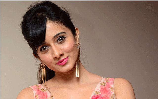 నటి తో అసభ్య ప్రవర్తన : ఇద్దరిపై పోలీస్ కేసు