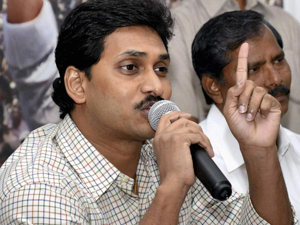 మంత్రులకు స్వీట్ వార్నింగ్