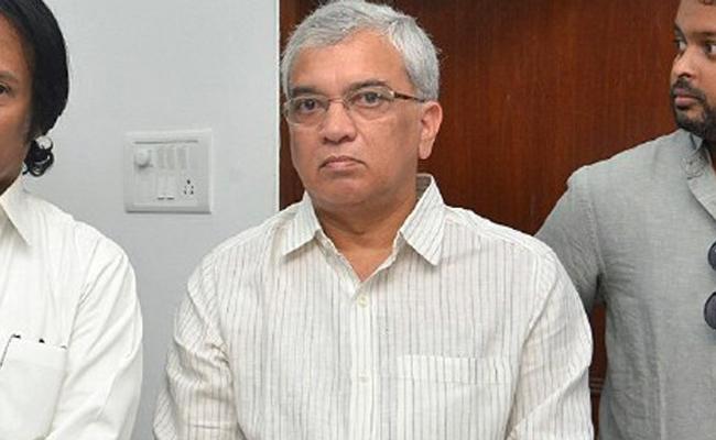 పవన్ కు పెద్ద షాక్