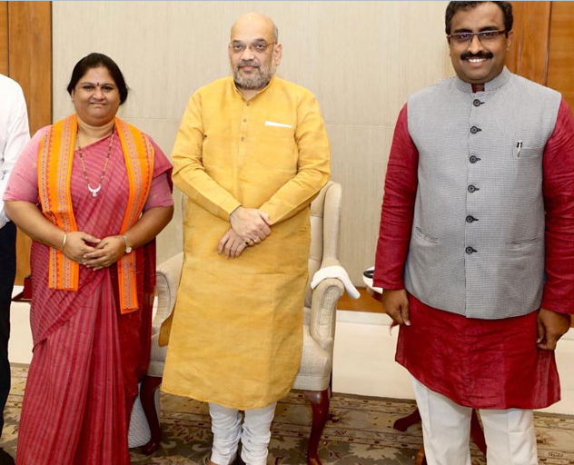 బిజెపిలో చేరిన మాజీ ఎంపి..ఎంత కాలం ఉంటారో ?