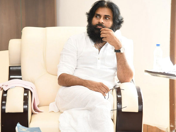 పవన్ ని దెబ్బ కొట్టడానికేనా ఈ చెత్త ప్రచారం?