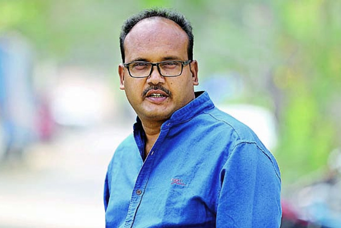 రేపే రిలీజ్..ఈ రోజు డైరక్టర్ కు హార్ట్ ఎటాక్