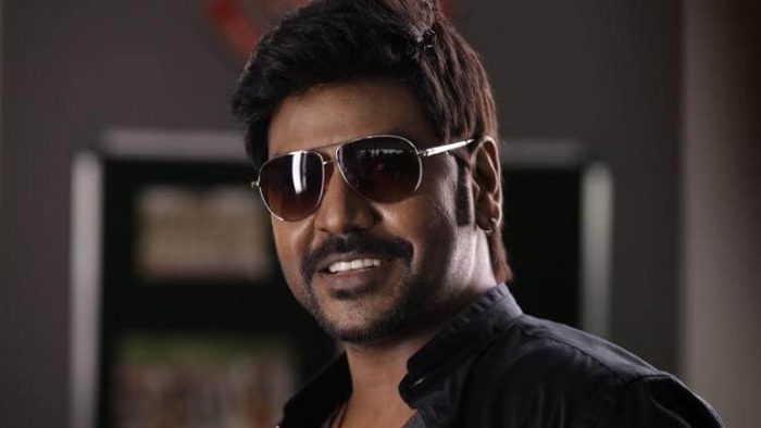 లారెన్స్ సాయం కోసం వచ్చి…   బిచ్చమెత్తుకుంటున్నారు!