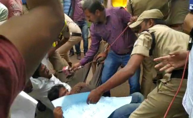 బిగ్ బాస్ కు వ్యతిరేకంగా నిరసనలు పెరిగిపోతున్నాయి