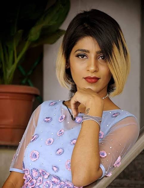 బాయ్ ఫ్రెండ్ లేకుండా 100 రోజులు ఉండగలవా గాయత్రి గుప్త !