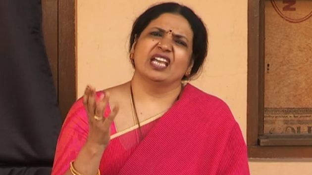 శవాలపై చిల్లర .. రివ్యూ రైటర్స్ పై భగ్గుమన్న జీవిత