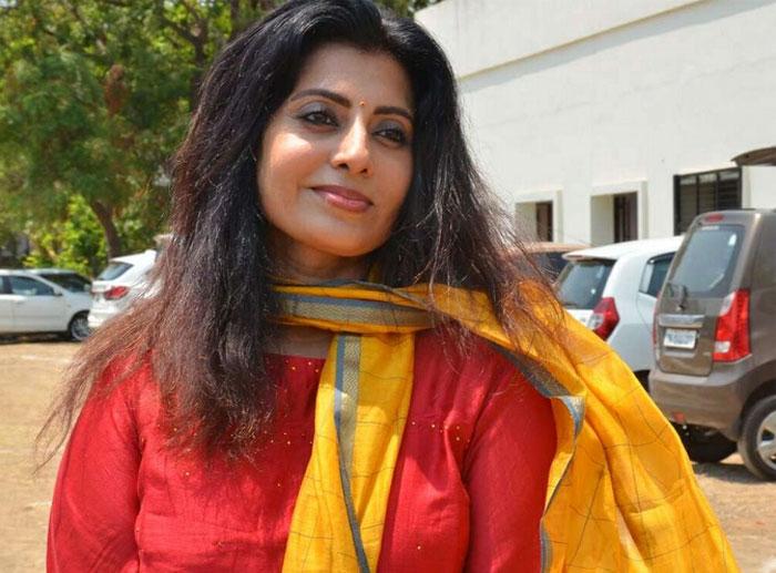 బిజెపిలో చేరిన మాజీ హీరోయిన్ ప్రియరామాన్