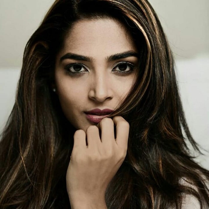 గ్లామర్‌కు ఓకే అంటున్న మలయాళ భామ