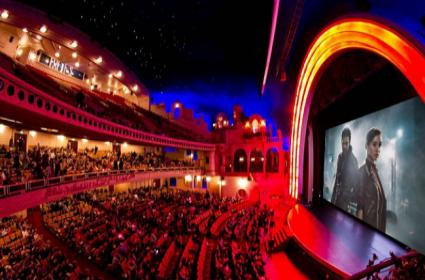 ప్రపంచ ప్రఖ్యాత థియేటర్లో సాహో షో