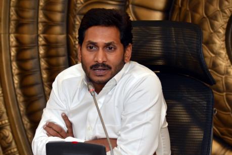 మంత్రుల వల్లే జగన్ కు తలనొప్పులు