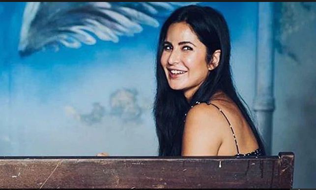 కత్రినా ఫొటో :బ్లూ బికినీలో బుసలు కొడుతున్న  అందం