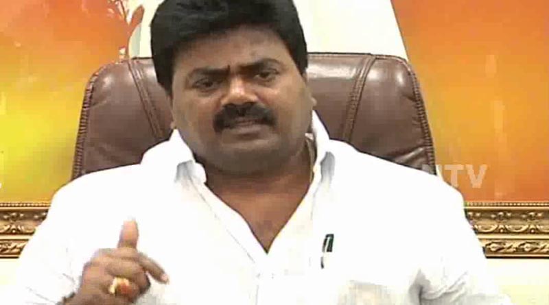 పరారీలో మాజీ ఎంఎల్ఏ కూన