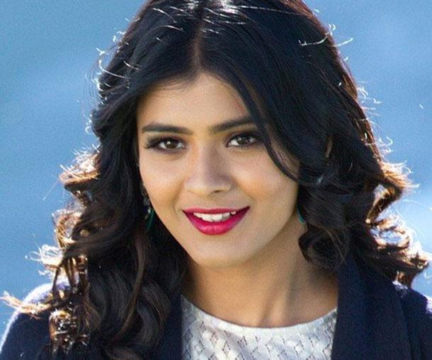 కుమారి 21 ఎఫ్ బిగ్ బాస్ లో