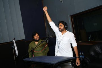 ఫొటోల సాక్ష్యం : పవన్ మీద ఆ వార్త నిజమే