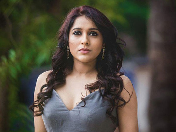 నైట్ కు రమ్మంటున్నాడు,అమ్మాయి సెక్స్ చేస్తే తప్పా?: రష్మీ