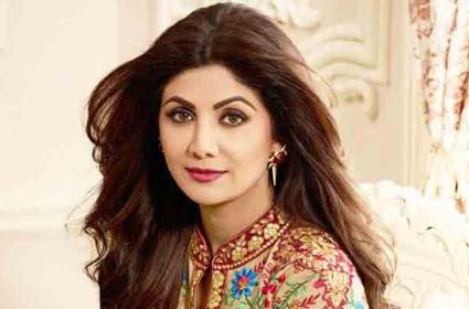 కాలు జారితే అంతేగా.. చీవాట్లు తిన్న నాటీ యోగా క్వీన్!