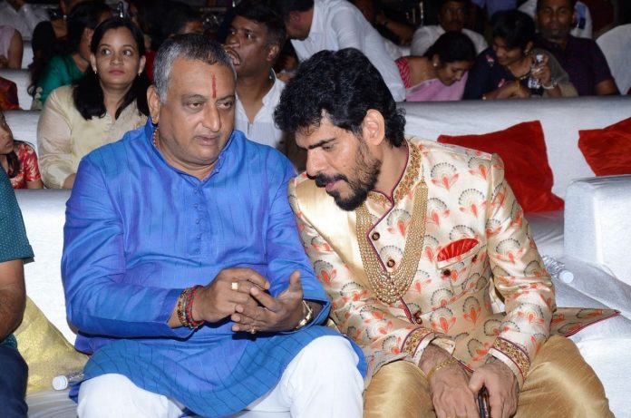 30 ఇయ‌ర్స్ పృథ్వీపై మెగా కాంపౌండ్ కుట్ర చేయ‌లేదా?