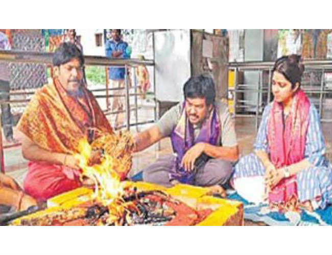 అందుకోసం ఆంజనేయ  హోమం చేసిన పూరి , ఛార్మి