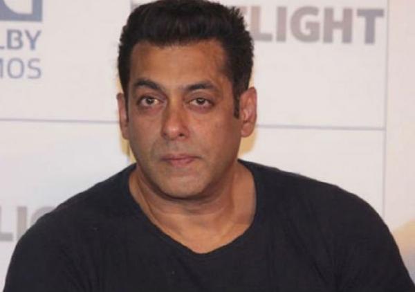 ఫోన్ లాక్కుని కొట్టాడ‌ని క‌ండ‌ల‌ హీరోపై క్రిమిన‌ల్ కేసు