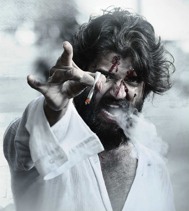 మాసిన గెడ్డం…ముఖానికి రక్తం తో విజయ్ దేవరకొండ