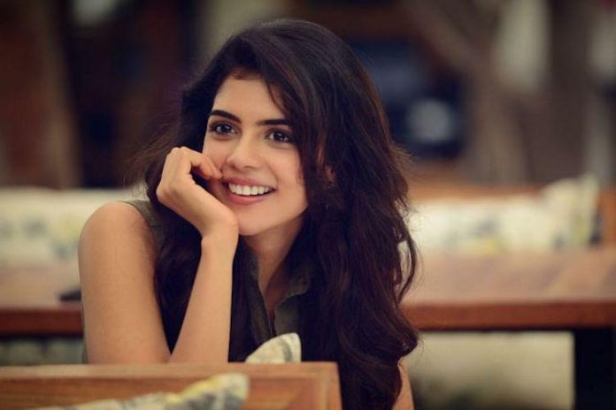 పెళ్లాడ‌తాను.. కానీ ఎవ‌రో చెప్ప‌ను.. ఏంటీ నాట‌కం