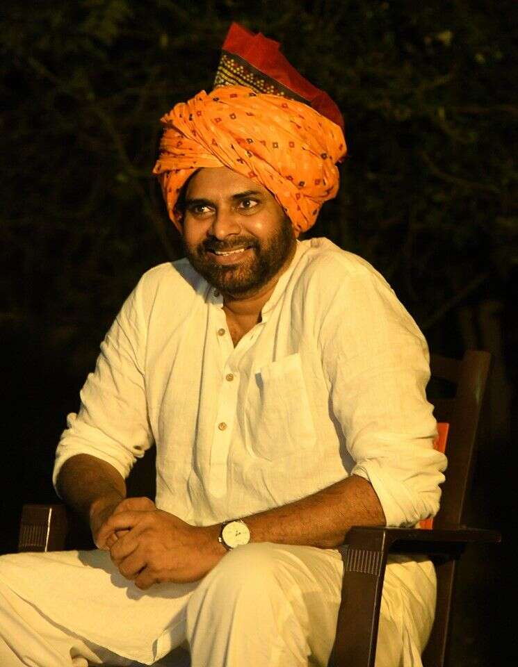 ఏంటో ఈ పవన్ కళ్యాణూ.. పాపం !  