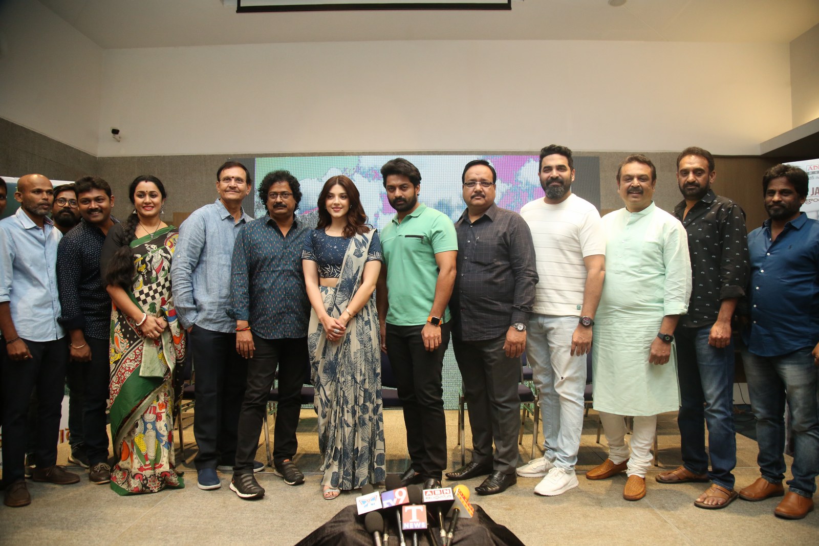 Entha Manchivaadavuraa Movie Press Meet