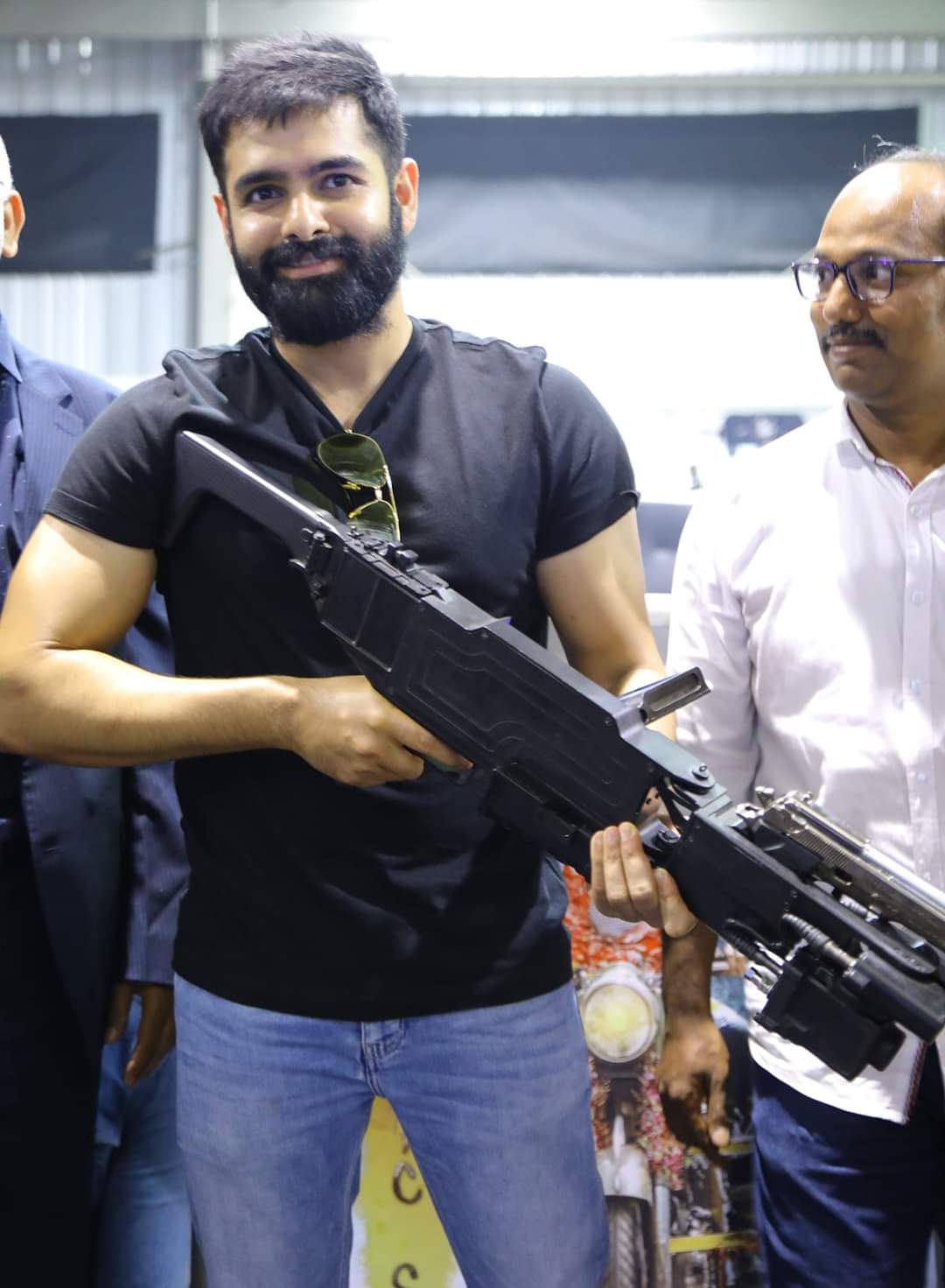 ఎనర్జిటిక్ స్టార్ రామ్ చేతికి అసలు గన్ ఇస్తే…