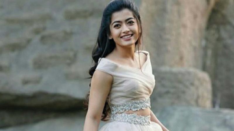 ర‌ష్మికకి వాళ్లు అడిగినంత ఇవ్వ‌న‌న్నారా…?