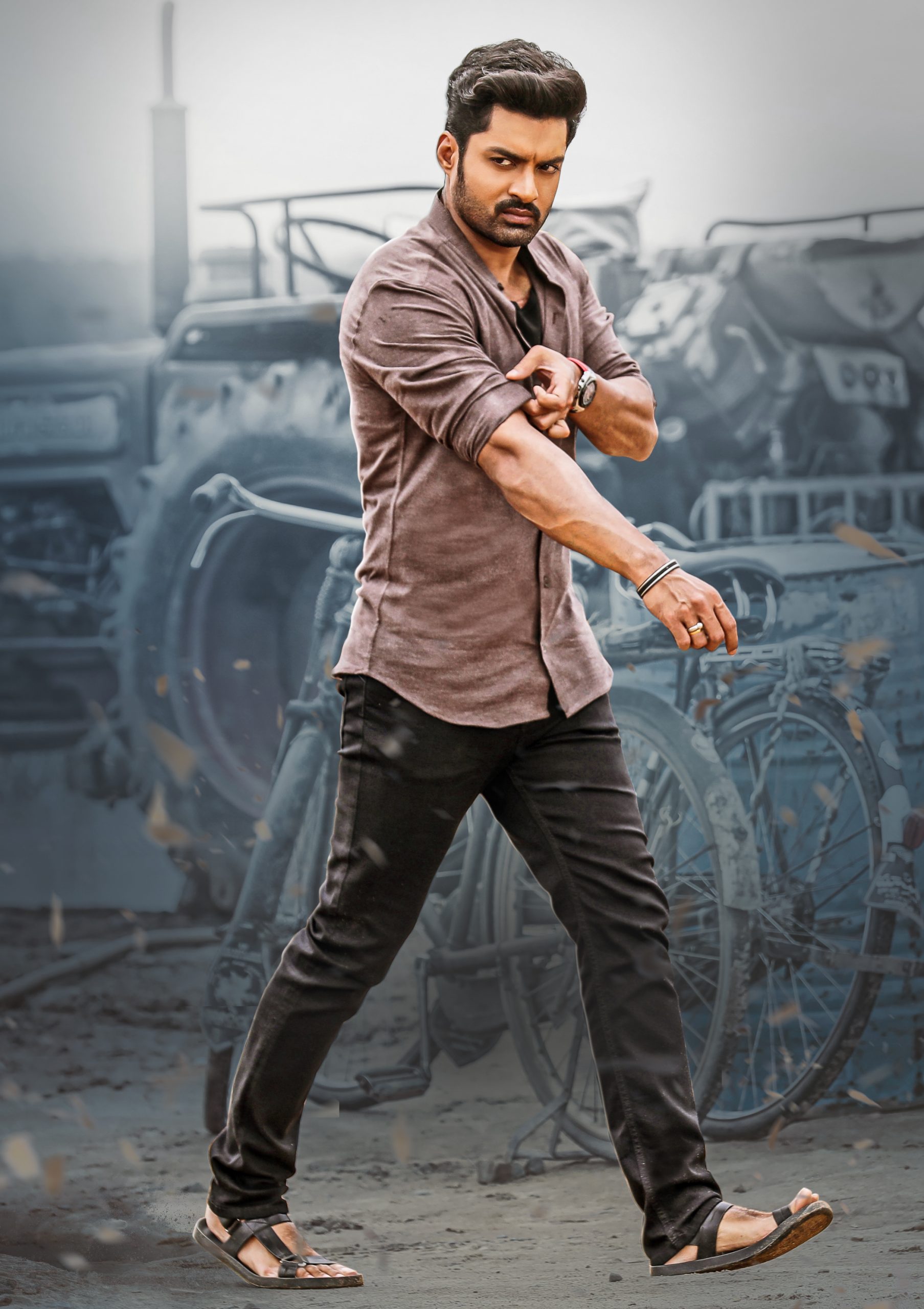 Entha Manchivadavura movie Stills