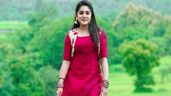 స‌ర్కారు వారి పాట‌లో ఆ హాట్ బ్యూటీ?