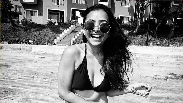 వ‌రుణ్ హీరోయిన్ బికినీ ట్రీట్‌!