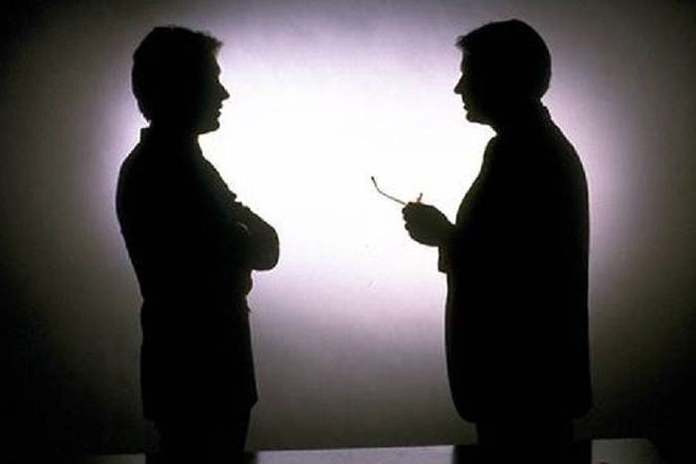 డైరెక్ట‌ర్‌కి చుక్క‌లు చూపిస్తున్నస్టార్ హీరో!