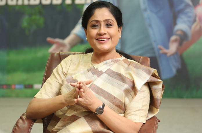 బెట్టు వీడ‌ని రాముల‌మ్మ‌.. త‌ట్టుకోలేక జారుకుంటున్నార‌ట‌!