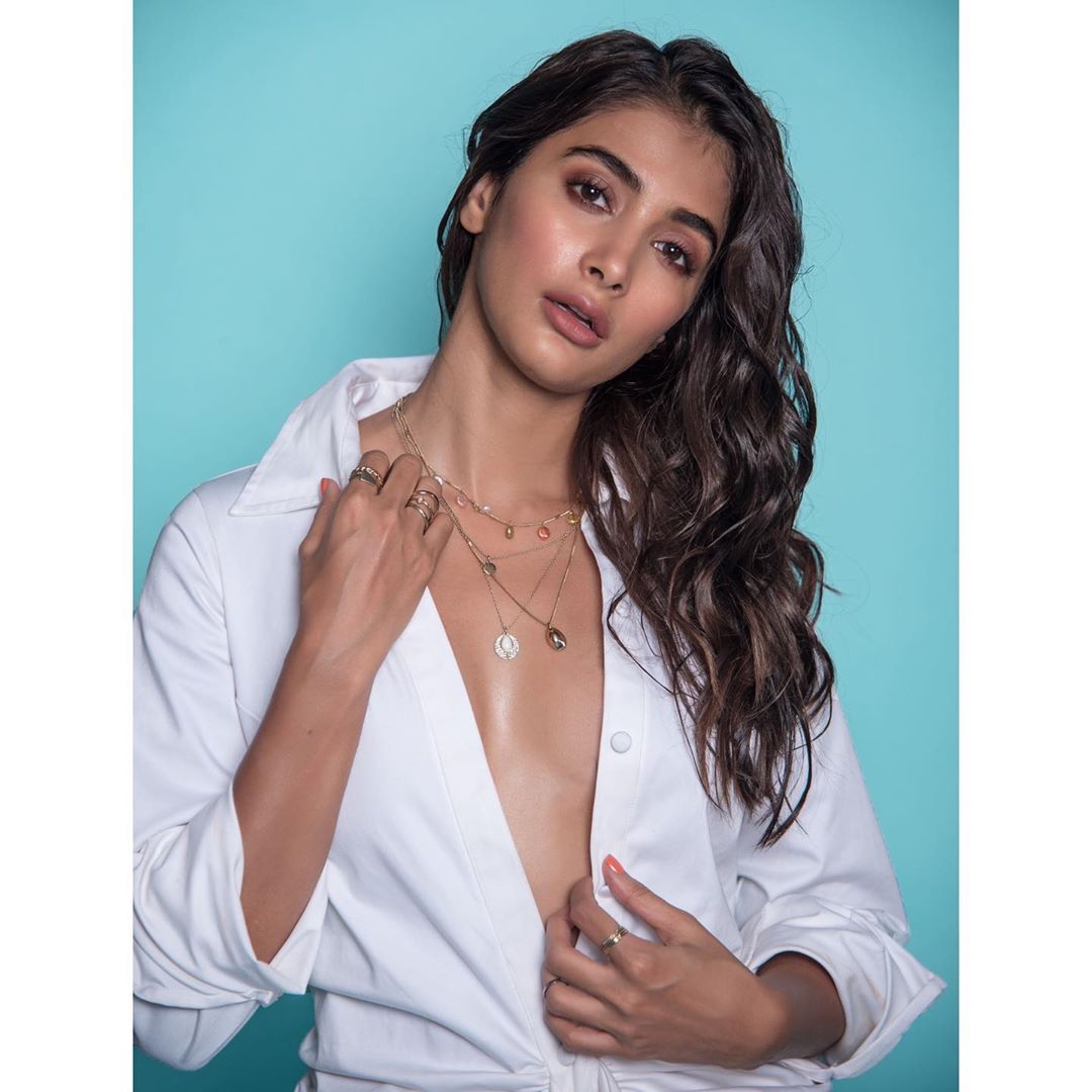 Pooja Hegde Hot Pics