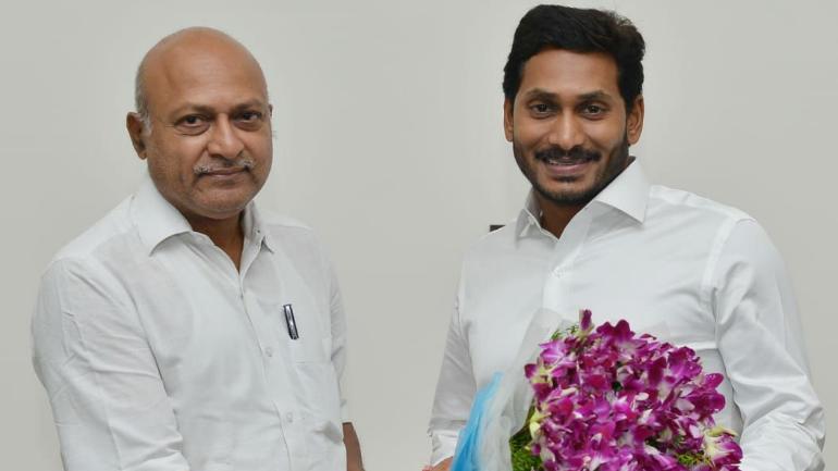 సీఎం జ‌గ‌న్ చుట్టూ ప్ర‌క్షాళ‌న అందుకేనా?