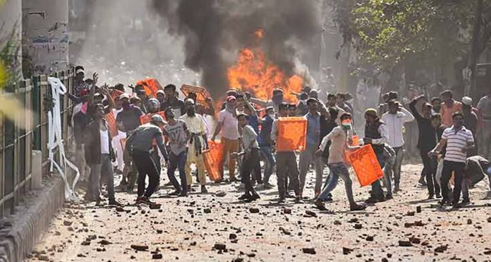 ఢిల్లీ విశాఖ నగరాల్లో బలిపశువులైన పోలీసు యంత్రాంగం