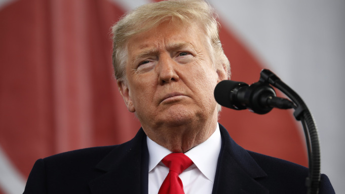 హెచ్ 1 బీ వీసా అభ్యర్థులకి ట్రంప్ న్యూ ఇయర్ షాక్ !