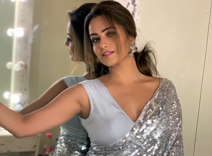 ‘నువ్వు నేను’ హీరోయిన్ బోల్డ్ షో !!