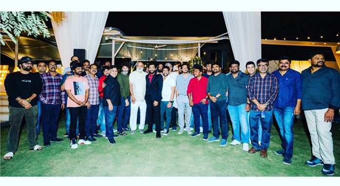 బ‌న్నీ ఇండ‌స్ట్రీ హిట్ పార్టీ ఇంతేనా?