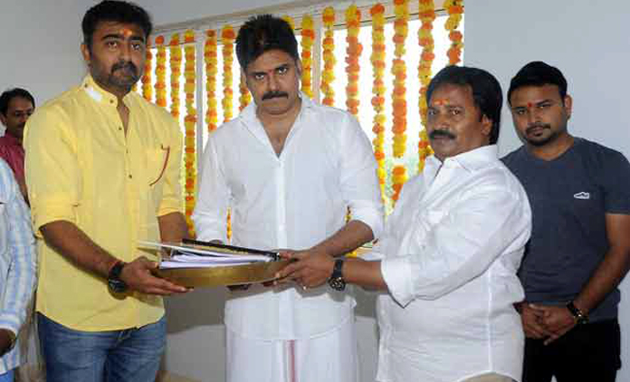 ప‌వ‌న్‌కు ఏ.ఎం.ర‌త్నం చుక్క‌లు చూపించాడా?