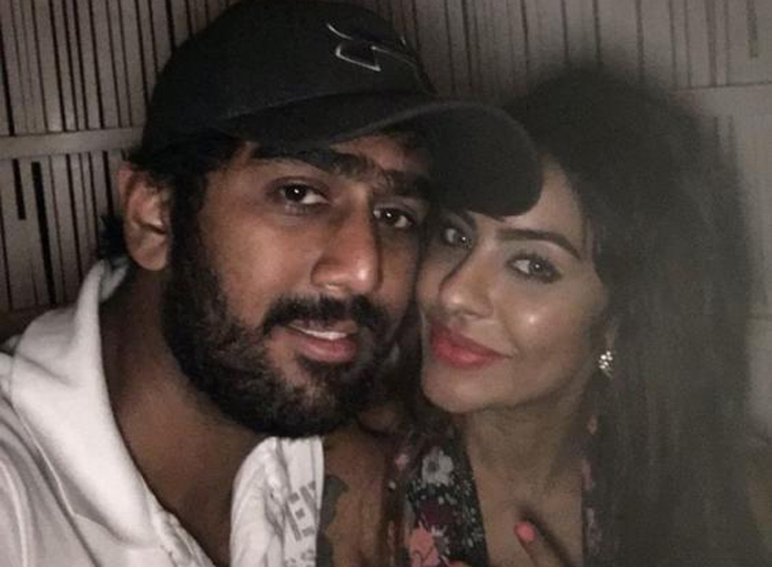 ఫ‌స్ట్‌నైట్ ప్లేస్ అంటూ శ్రీ‌రెడ్డి షాకింగ్ పోస్ట్!