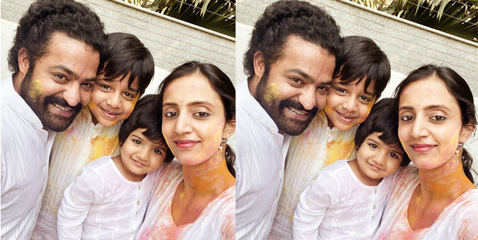 హోలీ సంబ‌రాల్లో యంగ్ టైగ‌ర్‌!