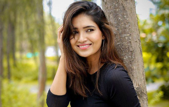 త‌రుణ్ భాస్క‌ర్ హీరోయిన్‌ని ప‌డ‌క‌గ‌దికి ర‌మ్మన్నారా?