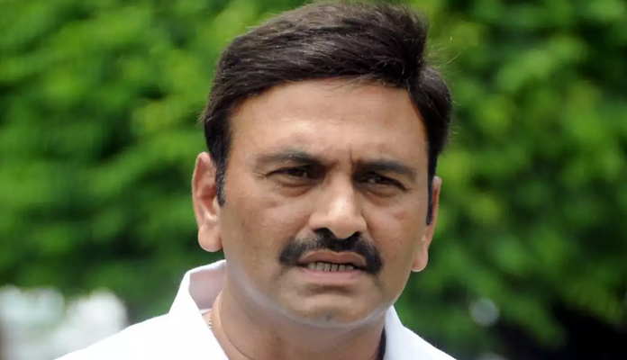 ysrcp Leaders Fires On Raghu Rama Krishna Raju