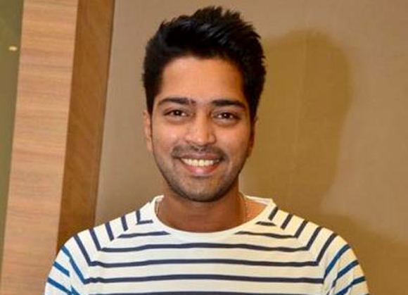 న‌రేష్ సినిమాకు ఇవీవీ క‌థ‌?