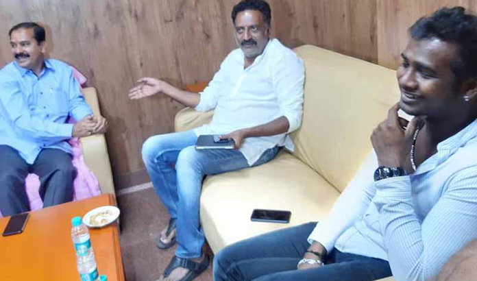 తెరాస చీఫ్ విప్ ప్ర‌కాష్‌రాజ్ మాట వింటారా?