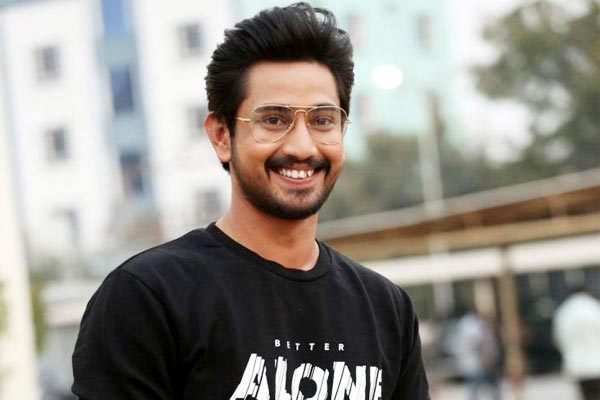 రాజ్‌త‌రుణ్‌ని సేవ్ చేస్తున్న మెగా హీరో!