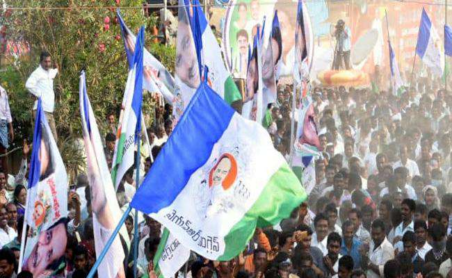 కార్యాలయానికి ” వైయస్సార్ కాంగ్రెస్” అనే పేరు తీసేసిన వైసీపీ ఎంపీ.